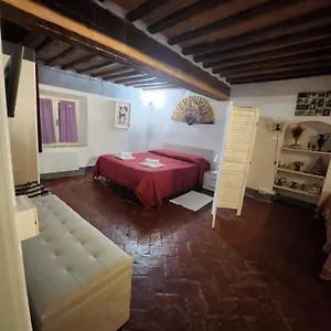 Apartment La Casa Del Conte By Francigena 